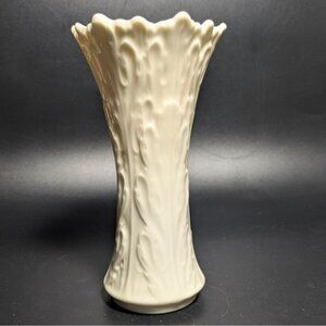Lenox Woodland Collection White Vase Leaf Embossed Pattern Scalloped Rim USA